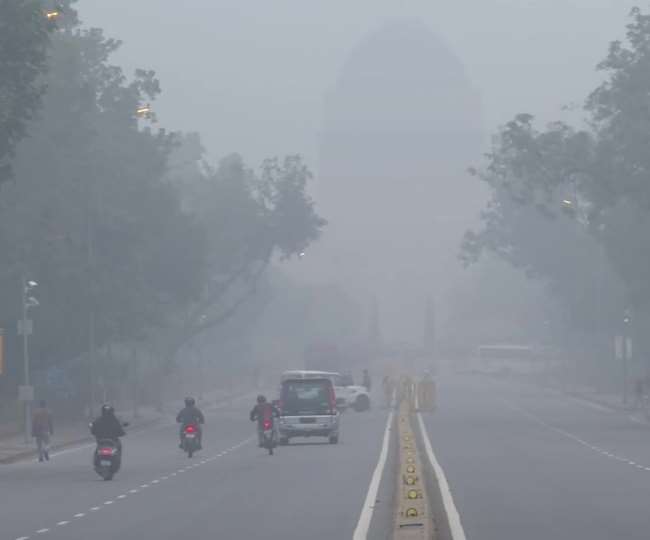 Delhi Weather Updates: Light rainfall expected in next 2 days, temperature likely to rise; AQI deteriorates to 'severe' zone